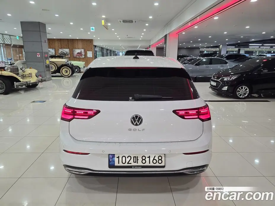 Volkswagen Golf 2023 2.0 автомат (гидро), фото 4 Volkswagen Golf 2023 2.0 автомат (гидро), фото 4
