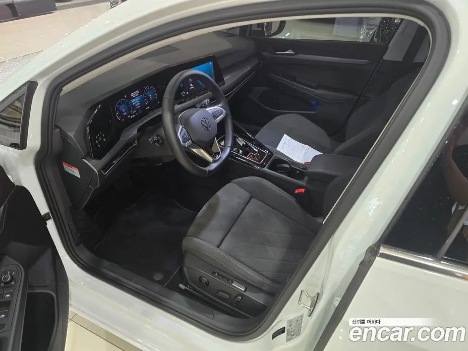 Volkswagen Golf 2023 2.0 автомат (гидро), фото 10 Volkswagen Golf 2023 2.0 автомат (гидро), фото 10