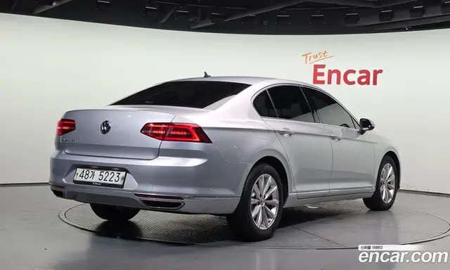 Volkswagen Passat 2018 2.0 автомат (гидро), миниатюра 2