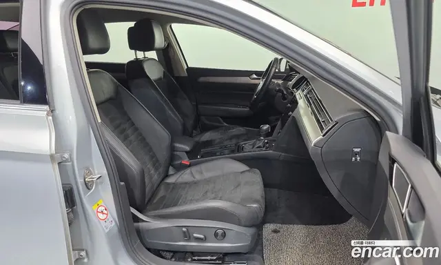 Volkswagen Passat 2018 2.0 автомат (гидро), миниатюра 11