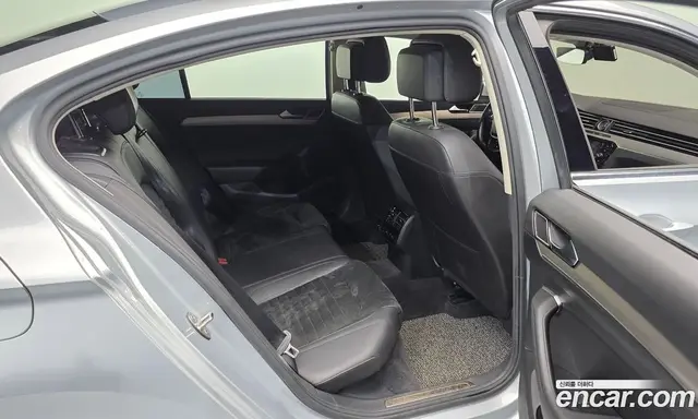 Volkswagen Passat 2018 2.0 автомат (гидро), миниатюра 12