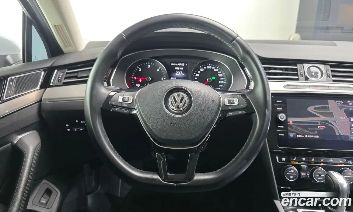 Volkswagen Passat 2018 2.0 автомат (гидро), фото 13