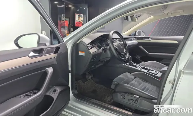 Volkswagen Passat 2018 2.0 автомат (гидро), миниатюра 10