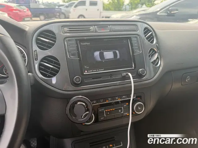 Volkswagen Tiguan 2013 2.0 автомат (гидро), миниатюра 12
