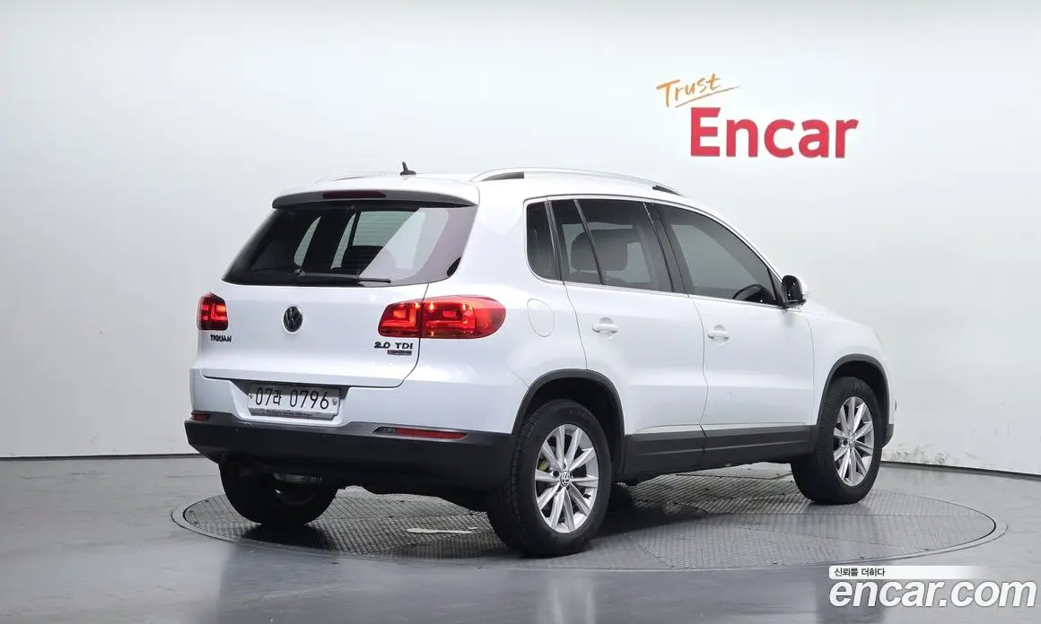 Volkswagen Tiguan 2015 2.0 автомат (гидро), фото 2 Volkswagen Tiguan 2015 2.0 автомат (гидро), фото 2