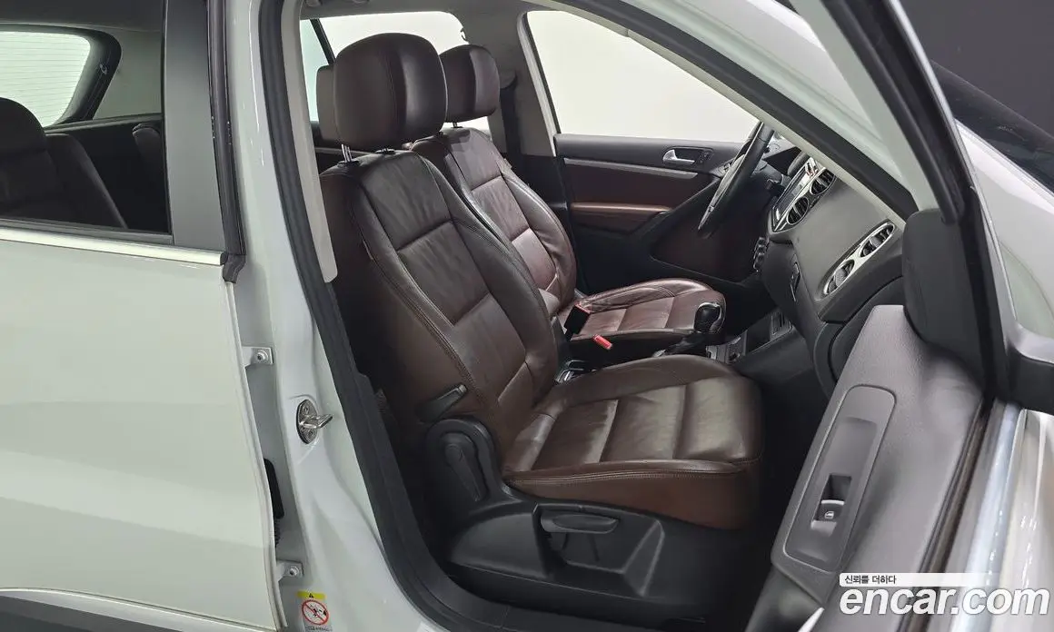 Volkswagen Tiguan 2015 2.0 автомат (гидро), фото 12 Volkswagen Tiguan 2015 2.0 автомат (гидро), фото 12