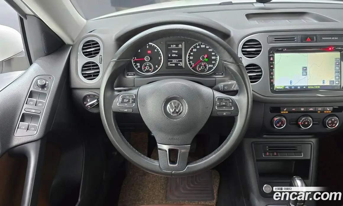 Volkswagen Tiguan 2015 2.0 автомат (гидро), фото 13 Volkswagen Tiguan 2015 2.0 автомат (гидро), фото 13