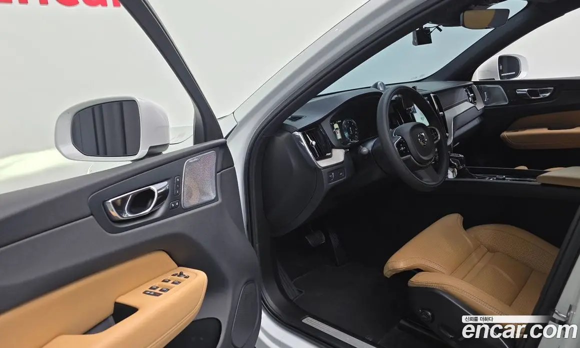 Volvo XC60 2018 2.0 автомат (гидро), фото 13