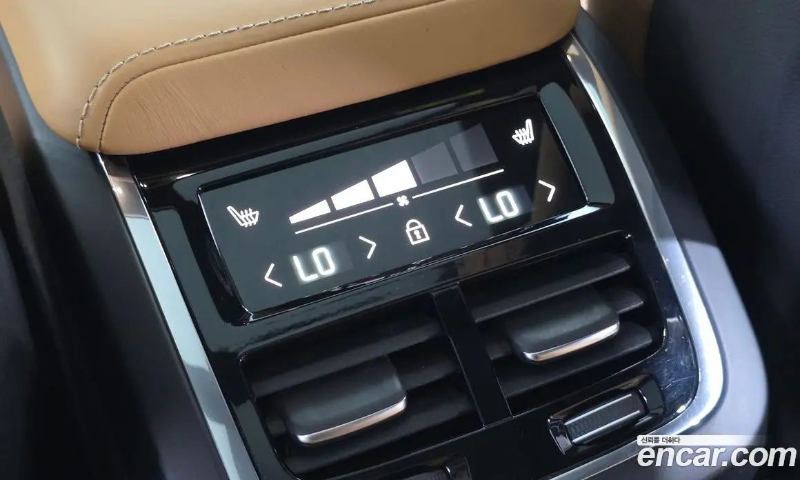 Volvo XC60 2018 2.0 автомат (гидро), фото 18