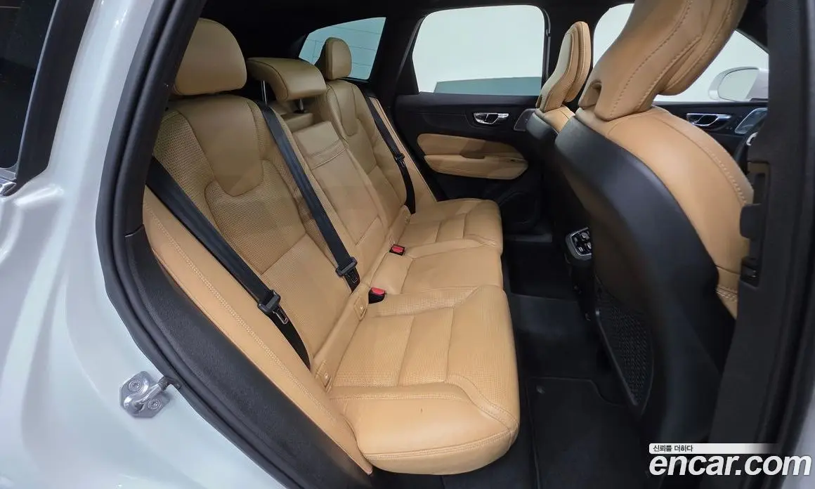 Volvo XC60 2018 2.0 автомат (гидро), фото 19