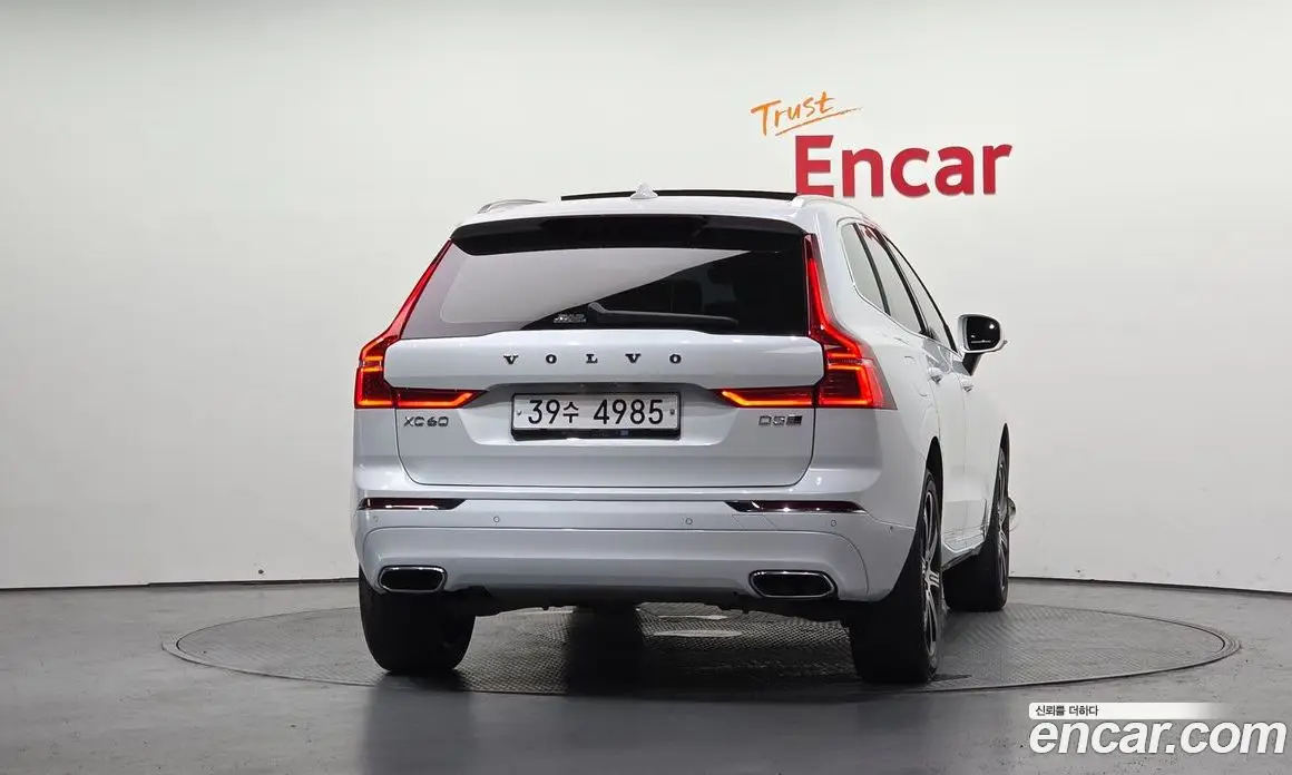 Volvo XC60 2018 2.0 автомат (гидро), фото 4