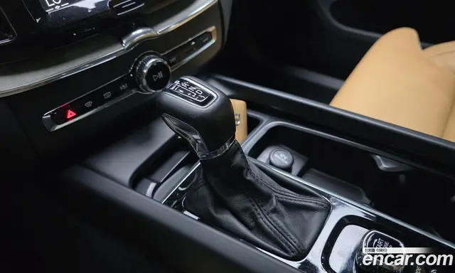 Volvo XC60 2018 2.0 автомат (гидро), миниатюра 9