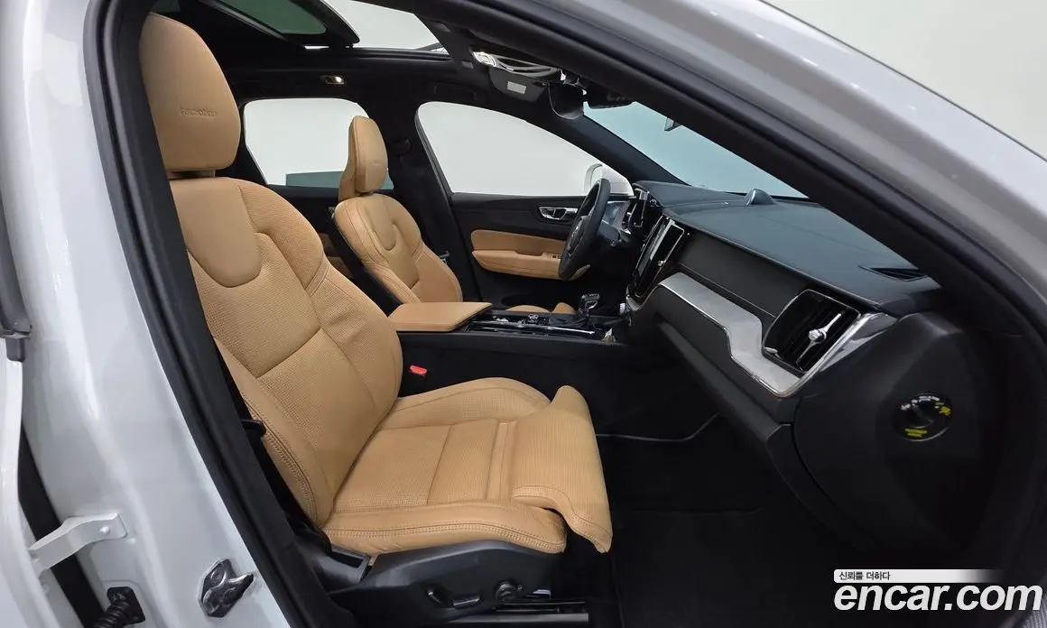 Volvo XC60 2018 2.0 автомат (гидро), фото 10