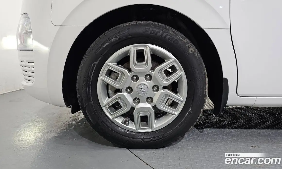 Hyundai Staria 2023 3.5 автомат (гидро), фото 5