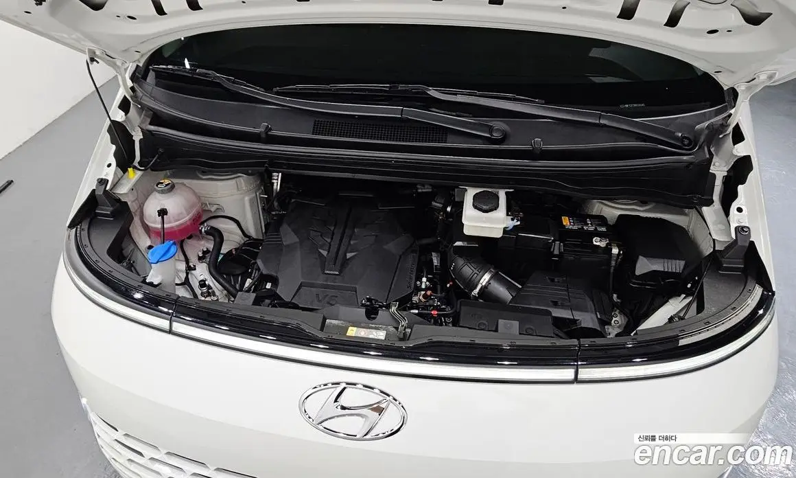 Hyundai Staria 2023 3.5 автомат (гидро), фото 6