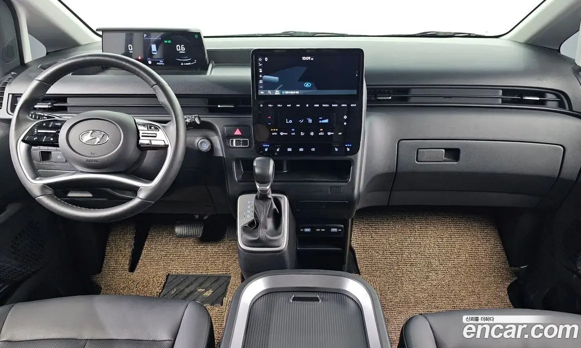 Hyundai Staria 2023 3.5 автомат (гидро), фото 7