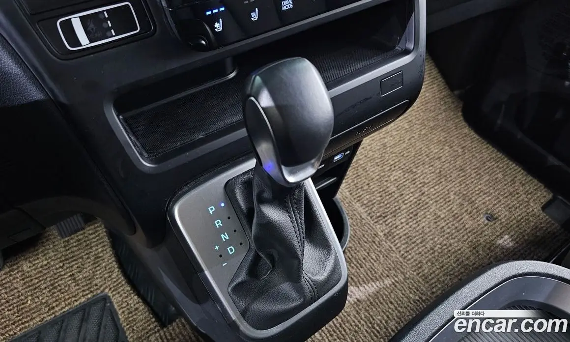 Hyundai Staria 2023 3.5 автомат (гидро), фото 9