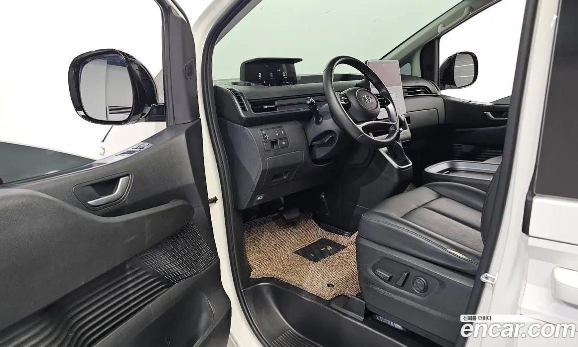 Hyundai Staria 2023 3.5 автомат (гидро), фото 10