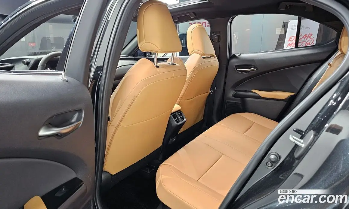 Lexus UX 2023 2.0 автомат (гидро), фото 12