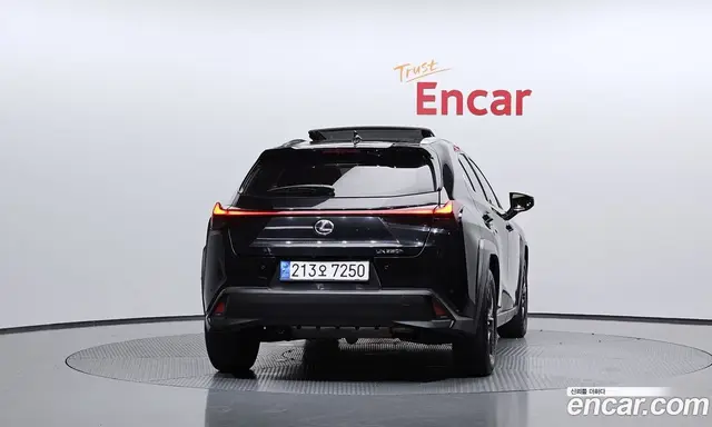 Lexus UX 2023 2.0 автомат (гидро), миниатюра 4
