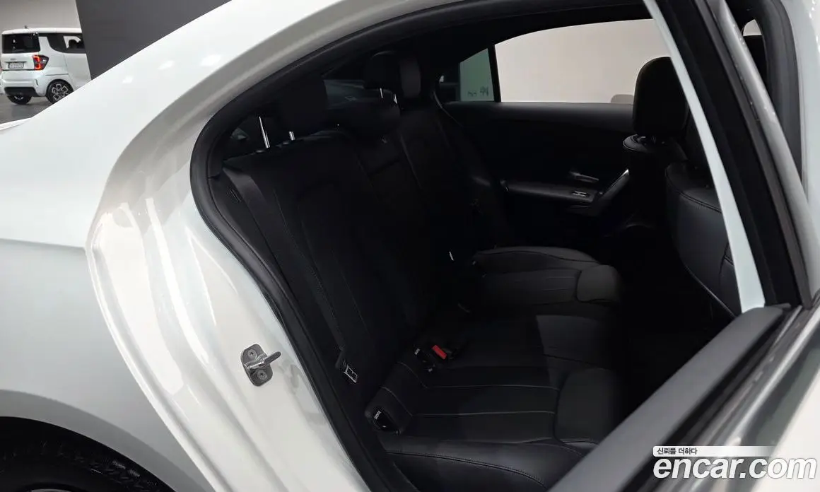 Mercedes-Benz A-Class 2024 2.0 автомат (гидро), фото 10