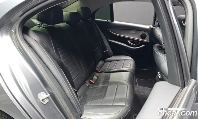 Mercedes-Benz E-Class 2017 2.0 автомат (гидро), миниатюра 12