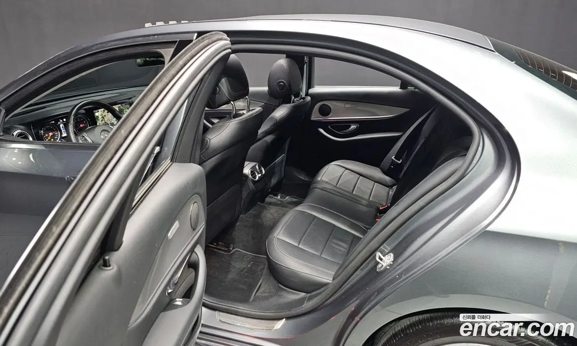 Mercedes-Benz E-Class 2017 2.0 автомат (гидро), фото 13 Mercedes-Benz E-Class 2017 2.0 автомат (гидро), фото 13