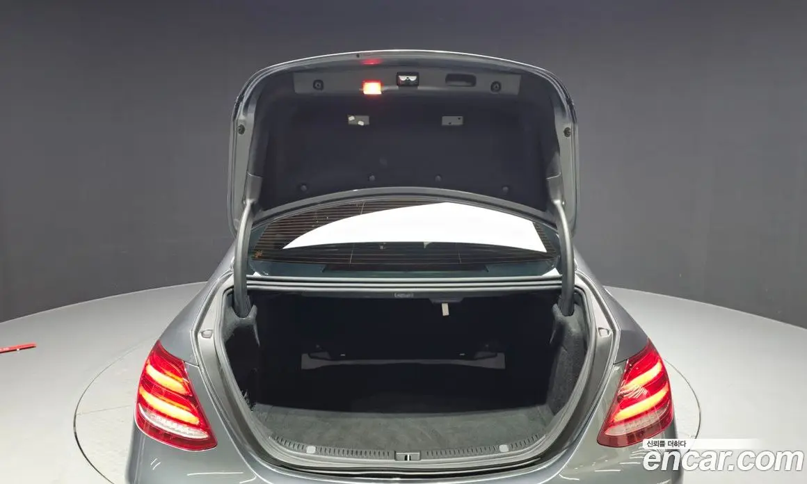 Mercedes-Benz E-Class 2017 2.0 автомат (гидро), фото 20 Mercedes-Benz E-Class 2017 2.0 автомат (гидро), фото 20