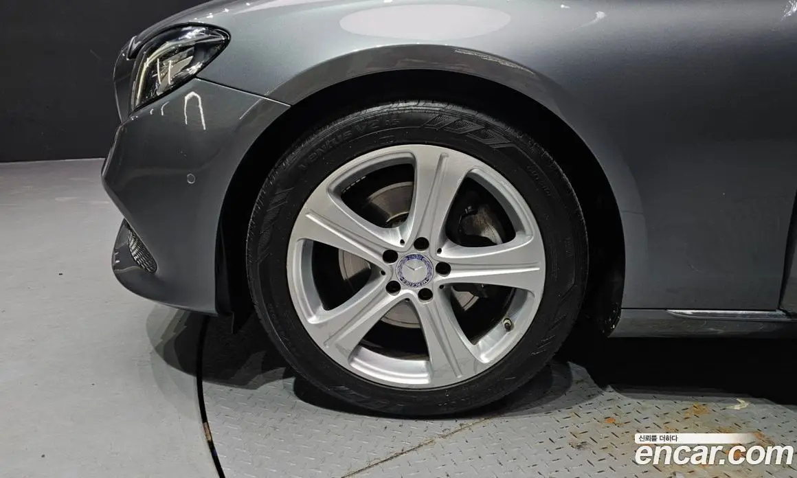 Mercedes-Benz E-Class 2017 2.0 автомат (гидро), фото 5 Mercedes-Benz E-Class 2017 2.0 автомат (гидро), фото 5