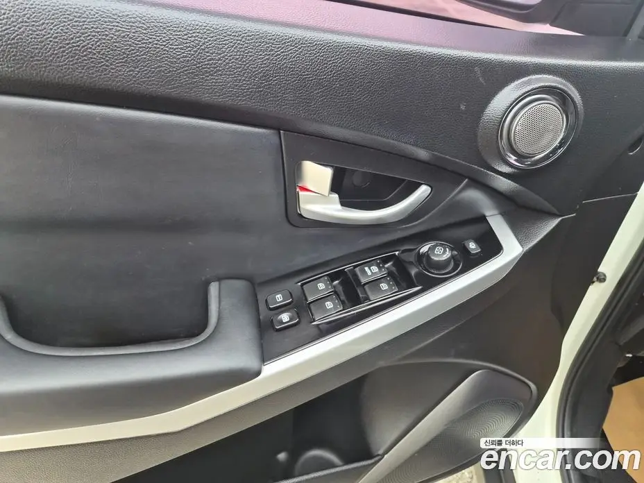 SsangYong Korando 2015 2.2 автомат (гидро), фото 8 SsangYong Korando 2015 2.2 автомат (гидро), фото 8