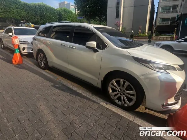 Toyota Sienna 2022 2.5 автомат (гидро), миниатюра 2