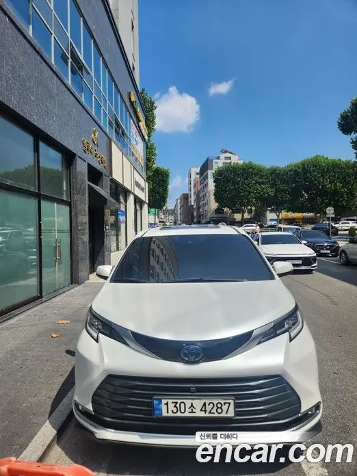 Toyota Sienna 2022 2.5 автомат (гидро), фото 4