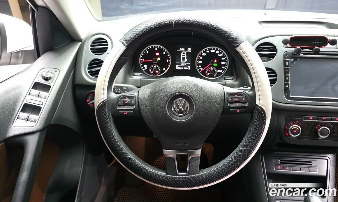 Volkswagen Tiguan 2013 2.0 автомат (гидро), фото 13 Volkswagen Tiguan 2013 2.0 автомат (гидро), фото 13