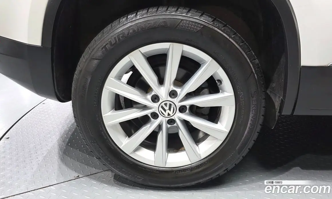 Volkswagen Tiguan 2013 2.0 автомат (гидро), фото 5 Volkswagen Tiguan 2013 2.0 автомат (гидро), фото 5