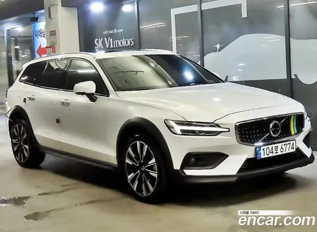 Volvo V60, 2023, 71 611 км