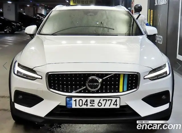 Volvo V60 2023 2.0 автомат (гидро), миниатюра 2