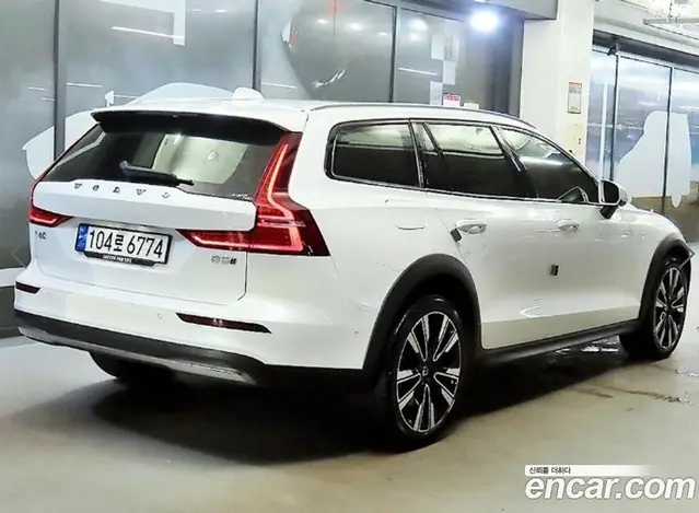 Volvo V60 2023 2.0 автомат (гидро), миниатюра 4