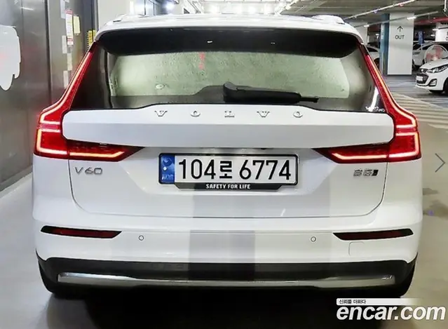 Volvo V60 2023 2.0 автомат (гидро), миниатюра 5
