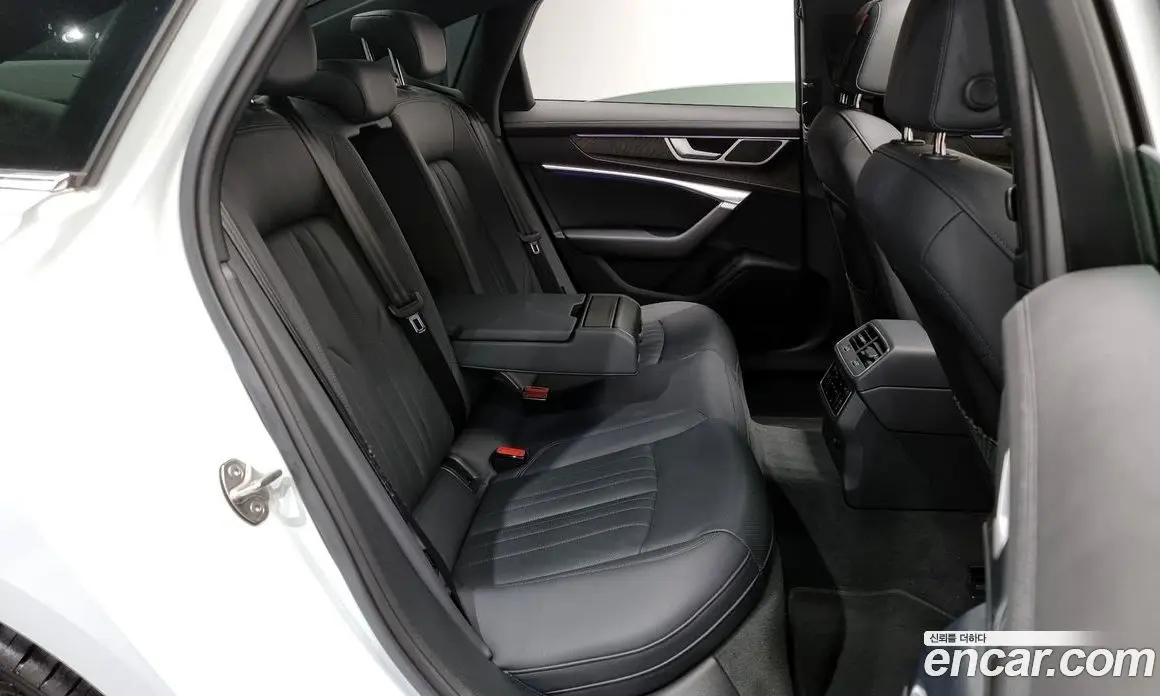 Audi A6 2023 2.0 автомат (гидро), фото 12