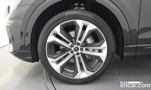 Audi Q8 2024 3.0 автомат (гидро), миниатюра 5