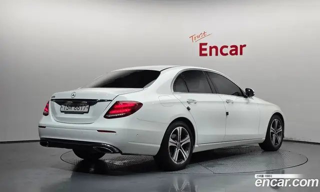 Mercedes-Benz E-Class 2018 2.0 автомат (гидро), миниатюра 2