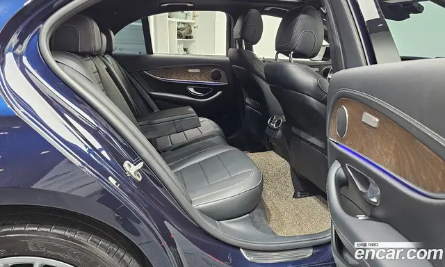 Mercedes-Benz E-Class 2021 1.9 автомат (гидро), миниатюра 12