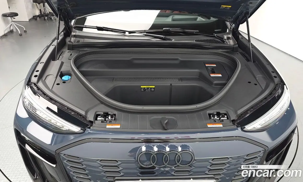 Audi SQ6 e-tron 2025 0.2 автомат (гидро), фото 6