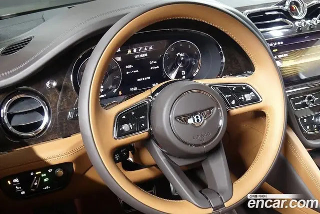 Bentley Bentayga 2022 4.0 автомат (гидро), миниатюра 12