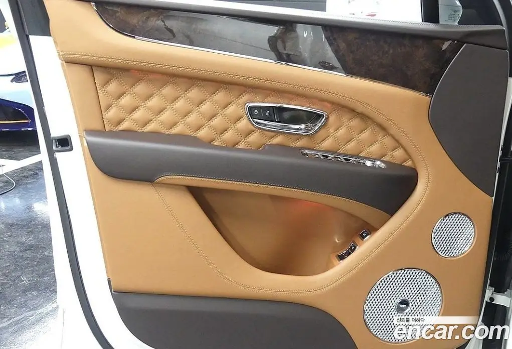 Bentley Bentayga 2022 4.0 автомат (гидро), фото 13