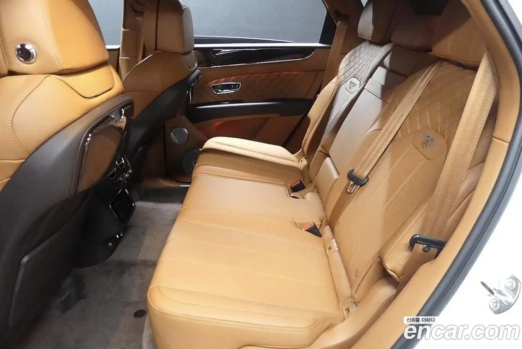 Bentley Bentayga 2022 4.0 автомат (гидро), фото 17