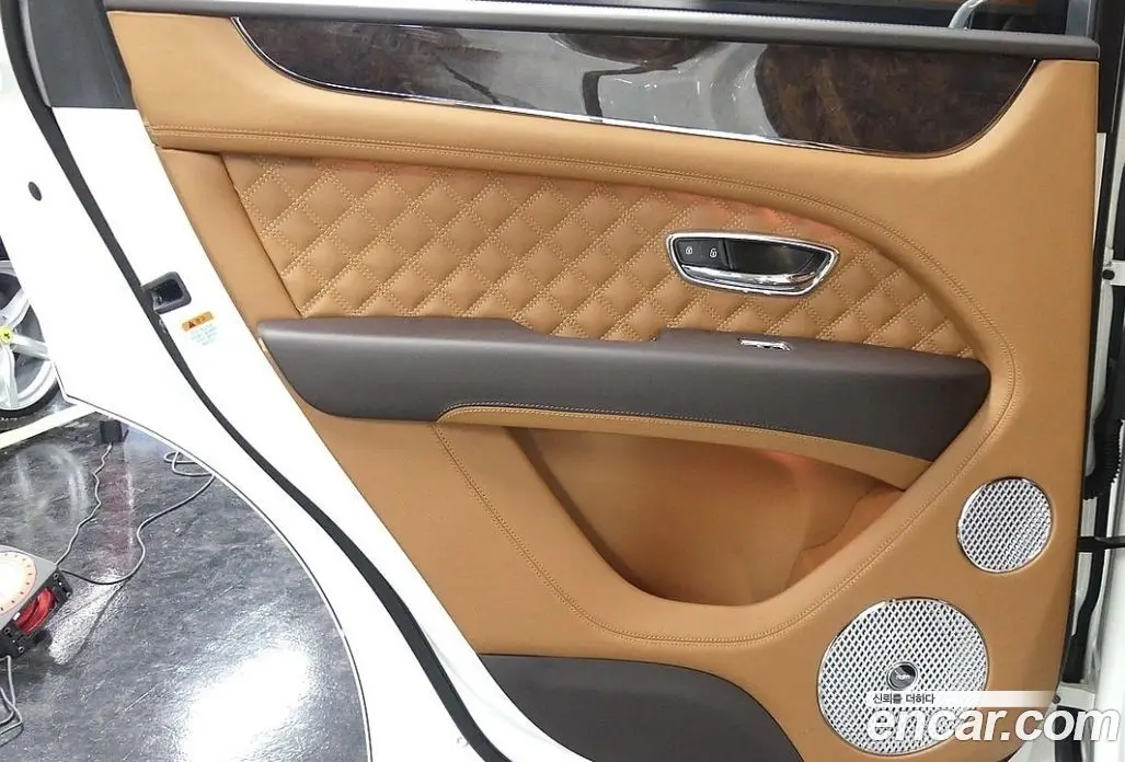 Bentley Bentayga 2022 4.0 автомат (гидро), фото 18