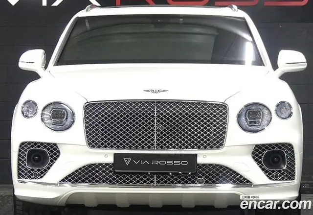 Bentley Bentayga 2022 4.0 автомат (гидро), миниатюра 3