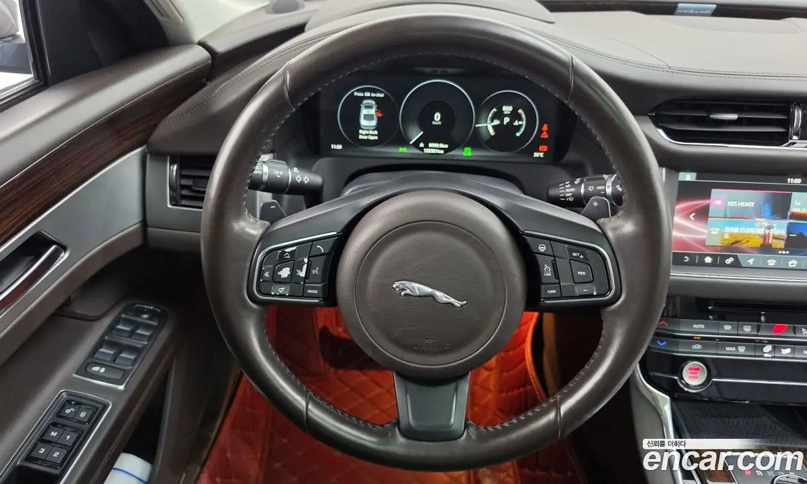 Jaguar XF 2017 2.0 автомат (гидро), фото 14