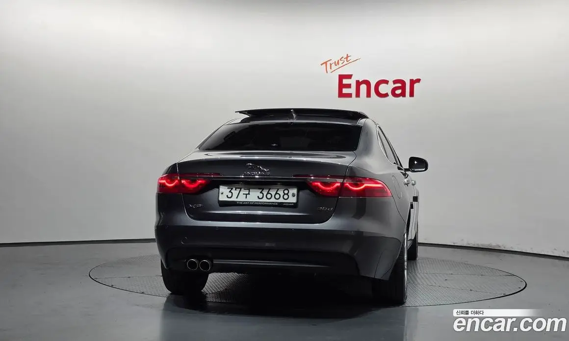Jaguar XF 2017 2.0 автомат (гидро), фото 4